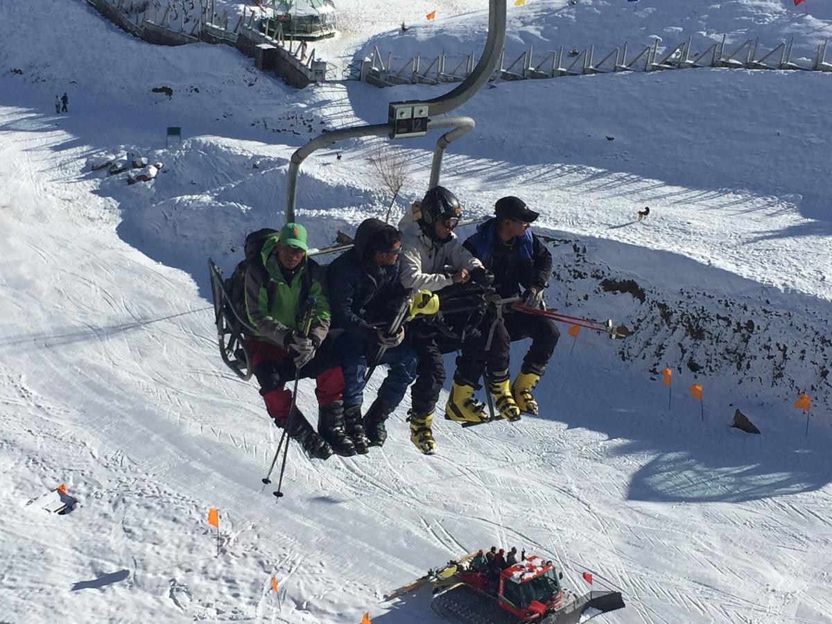 Clifftop Club Auli Joshīmath Eksteriør billede