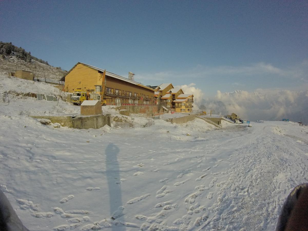 Clifftop Club Auli Joshīmath Eksteriør billede